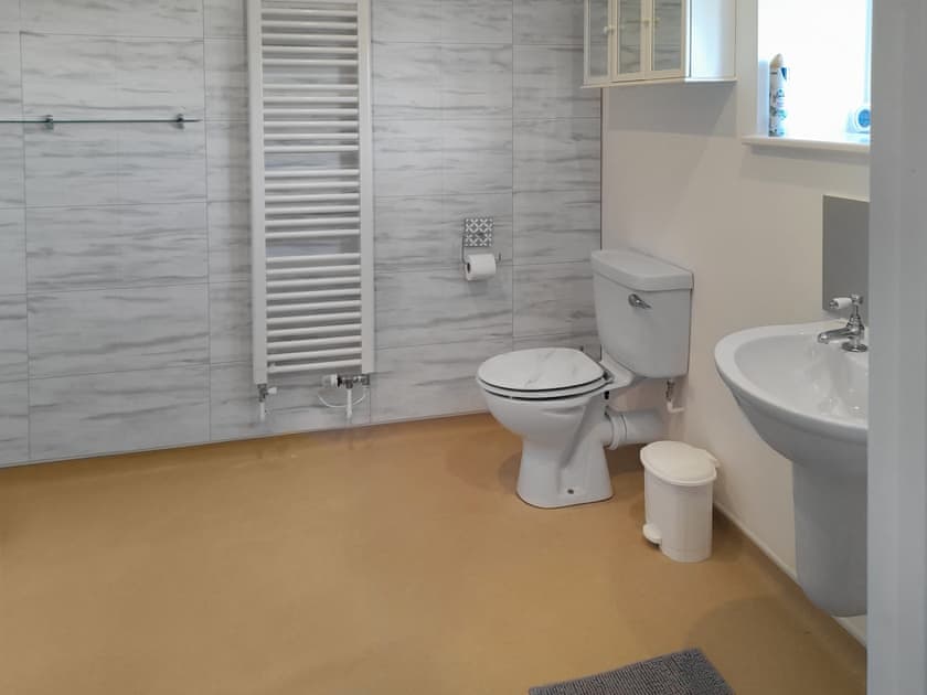 En-suite wet room | The Old Dairy, Mellis, near Eye