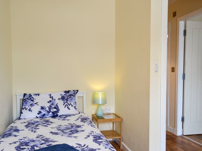Twin bedroom | Porthole Cottage, Allonby, near Maryport
