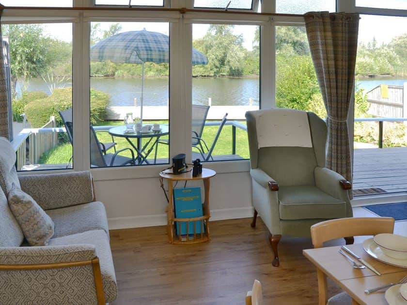 Light and airy living area | Silver Bream, Brundall, near Norwich
