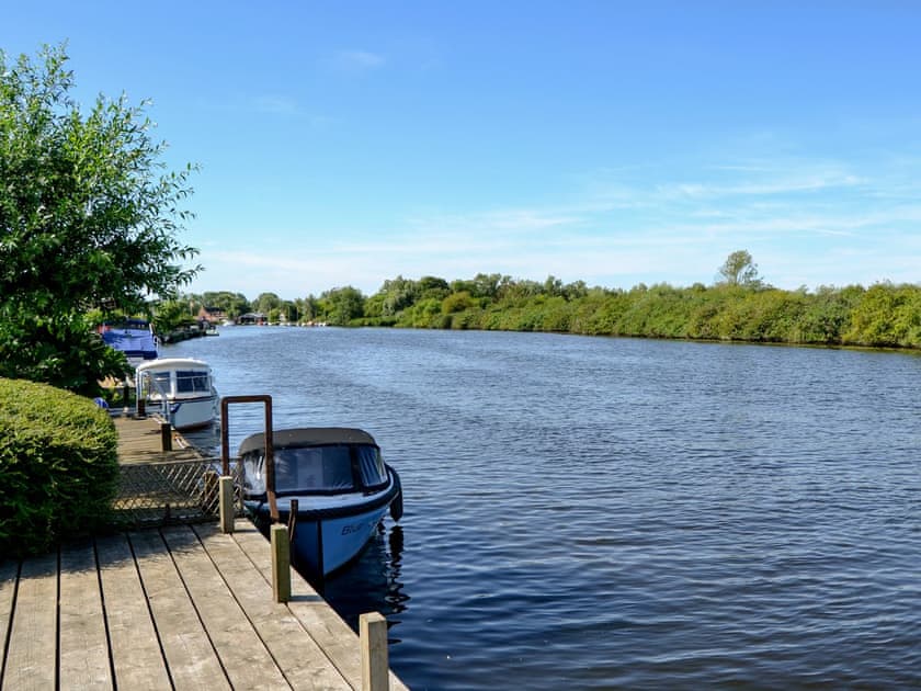 River running alongside the property | Silver Bream, Brundall, near Norwich