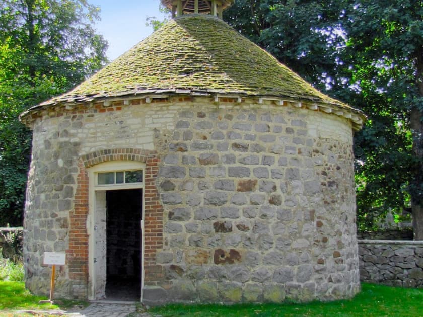 Dovecoate at Avebury Manor  | Avebury Cottage, Avebury