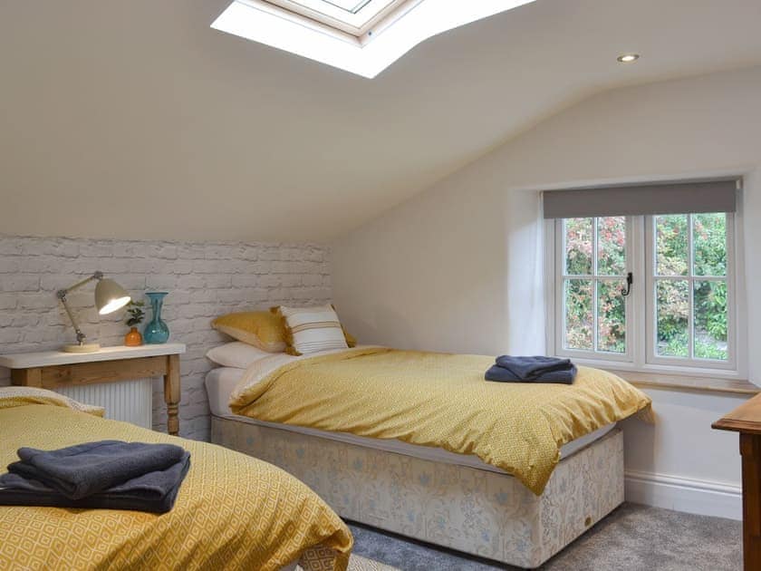 Comfortable twin bedroom | Grace Cottage, High Bickington, near Great Torrington