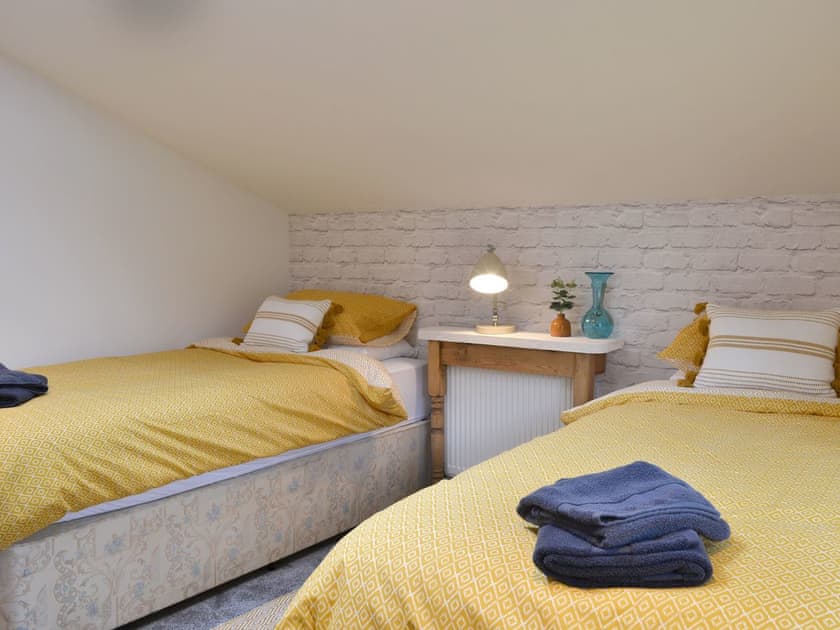 Relaxing twin bedroom | Grace Cottage, High Bickington, near Great Torrington