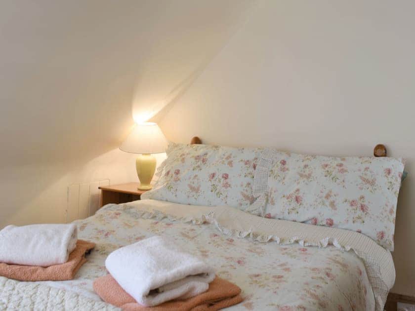 Peaceful double bedroom | Hill View House - Hillview Holidays, Aberfeldy