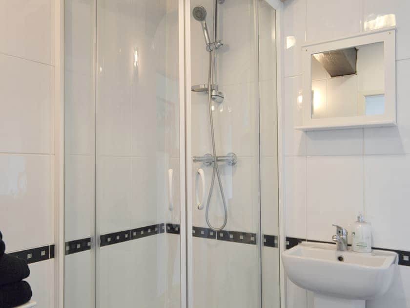 Good-sized shower room | Weavers Houses - The Weavers House, Hayfield, near Buxton