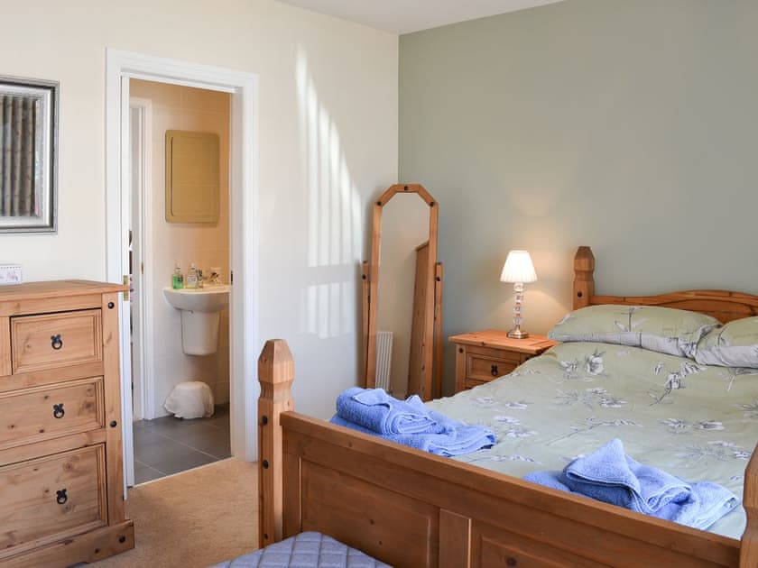 Lovely and light double bedded room | Grays Cottage, Bridlington