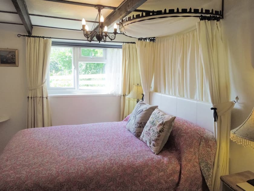 Relaxing double bedroom | Kilcummer Stables, Tintagel