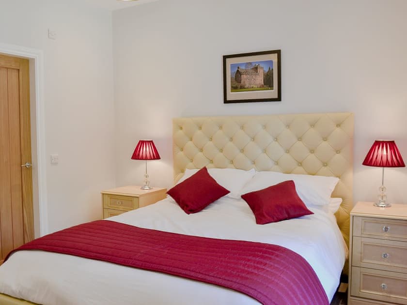 Attractive double bedroom | Smithfield House, Tarbolton, near Ayr