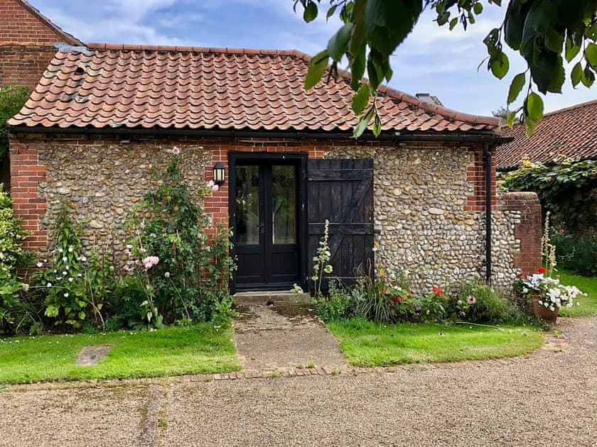 Delightful traditionally built holiday home | The Little House, Hempstead, near Holt