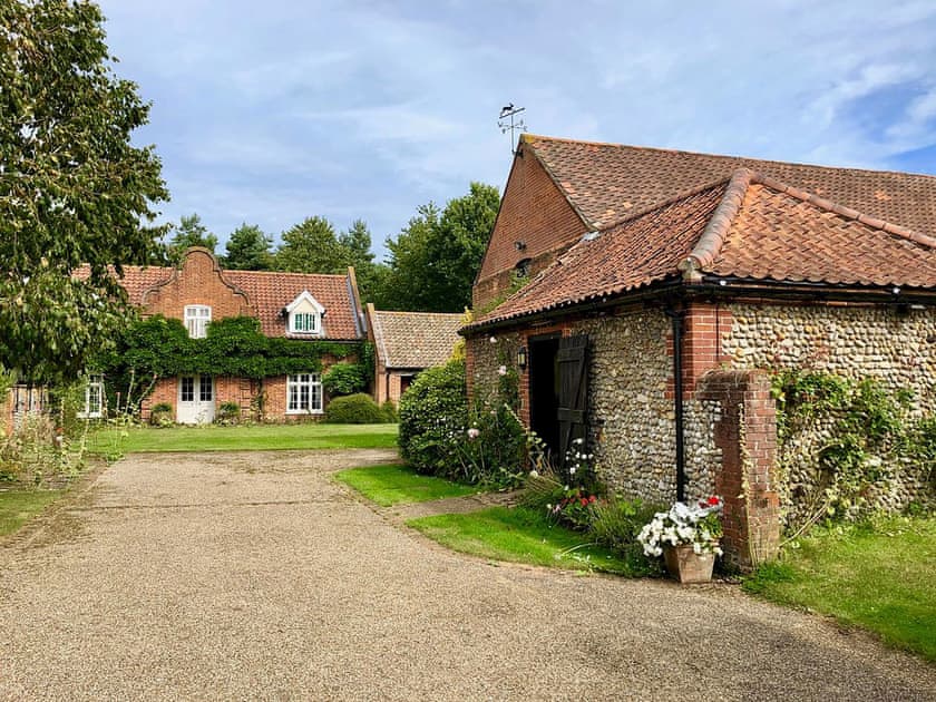 The gravelled drive provides ample parking | The Little House, Hempstead, near Holt