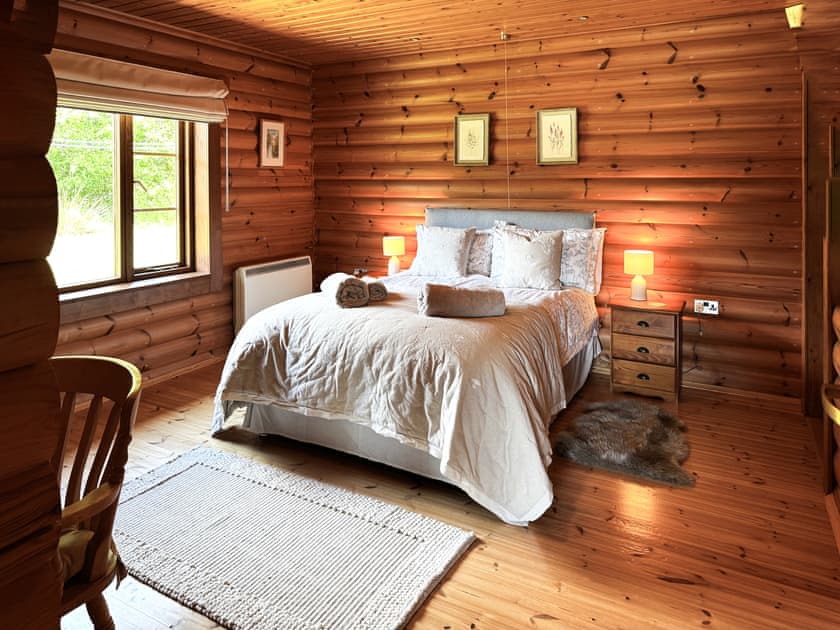 Light and airy twin bedroom | Kingfisher Lodge, Hagworthingham