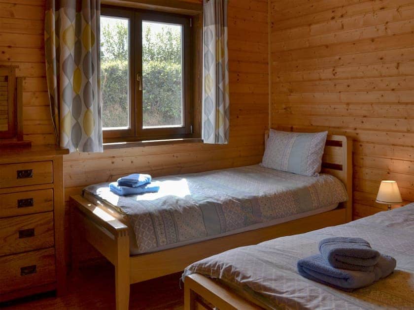 Twin bedroom | West Middlewick Farm - Dartmoor - West Middlewick Farm , Nomansland, near Tiverton