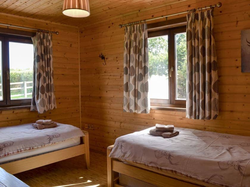 Twin bedroom | West Middlewick Farm - Dartmoor - West Middlewick Farm , Nomansland, near Tiverton