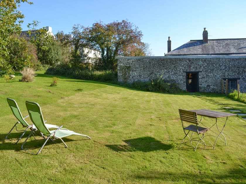 Spacious lawned garden with outdoor furniture | Grace Cottage, High Bickington, near Great Torrington