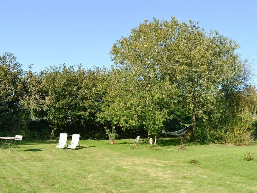 Well-maintained mature garden | Grace Cottage, High Bickington, near Great Torrington