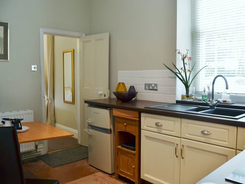 Generous sized kitchen/dining room | Porters Lodge, Axminster