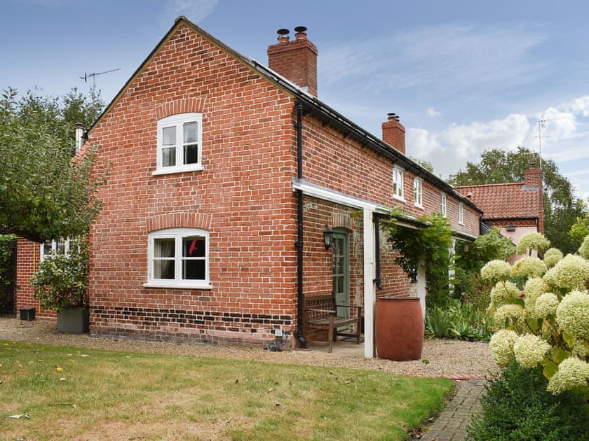 Exterior | Potter’s Cottage, Little Blakenham, near Bramford