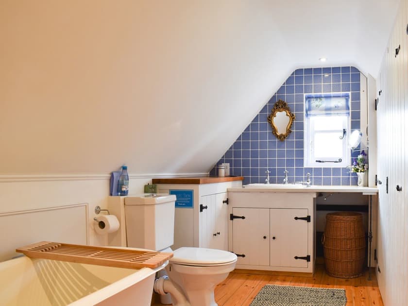 Bathroom | Potter’s Cottage, Little Blakenham, near Bramford