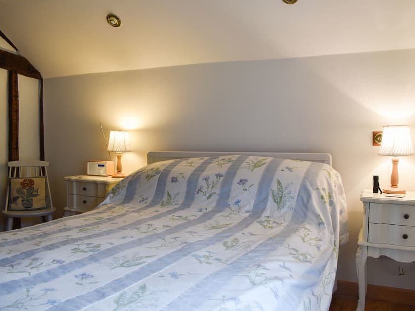 Double bedroom | Potter’s Cottage, Little Blakenham, near Bramford