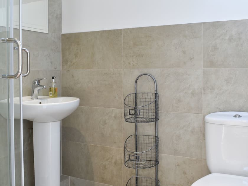 Shower room | Treacle Cottage - Boon Town Farm, Warton, near Carnforth
