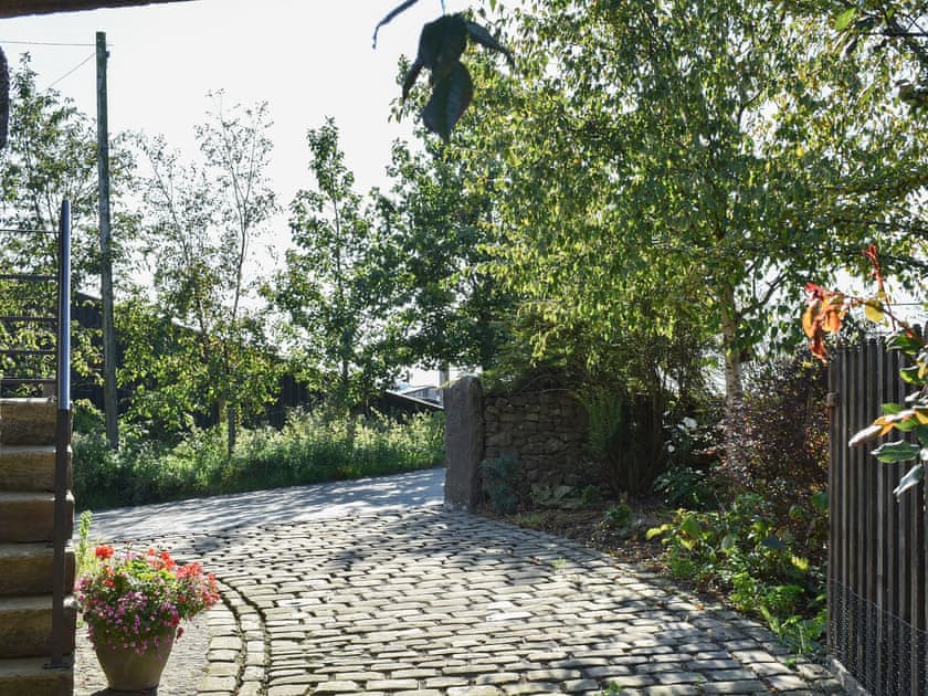 Driveway | Treacle Cottage - Boon Town Farm, Warton, near Carnforth