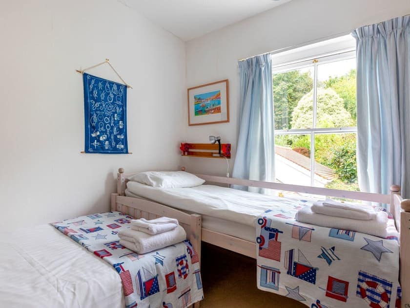 Twin bedroom | Windward House, Salcombe