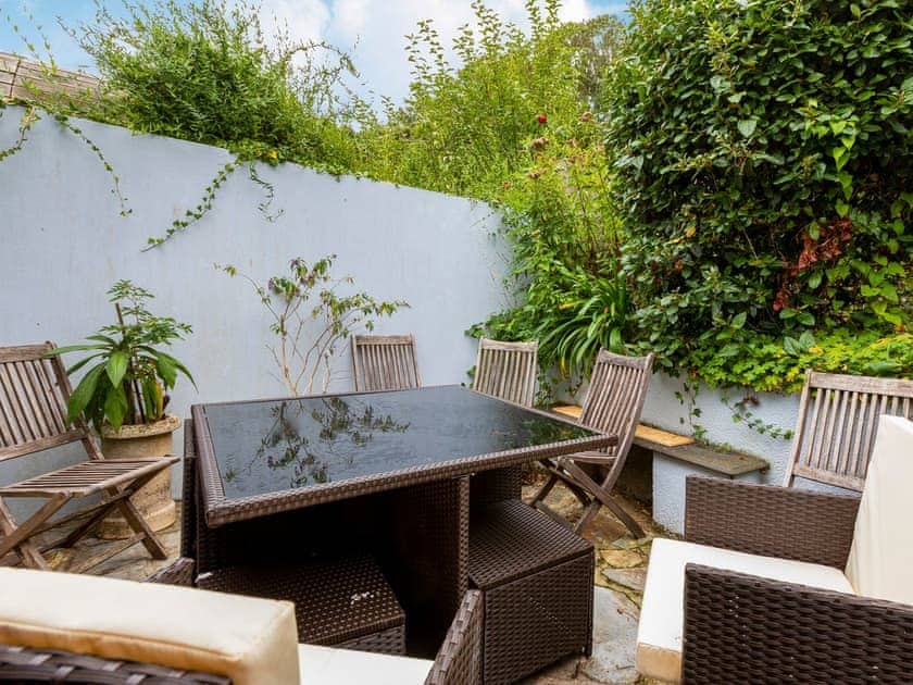 Sheltered patio with garden seating | Windward House, Salcombe