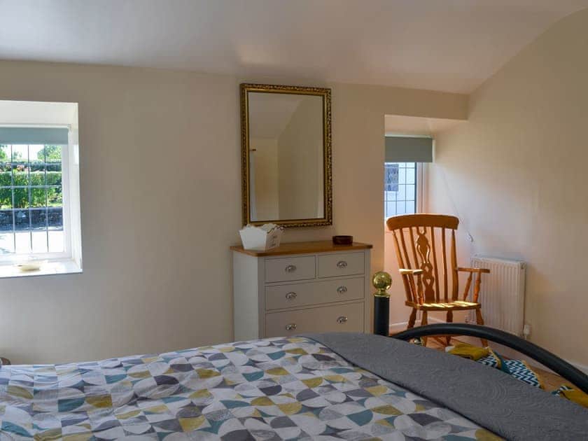 Relaxing bedroom with kingsize bed | Penrhos Bach, Carmel, near Llangefni