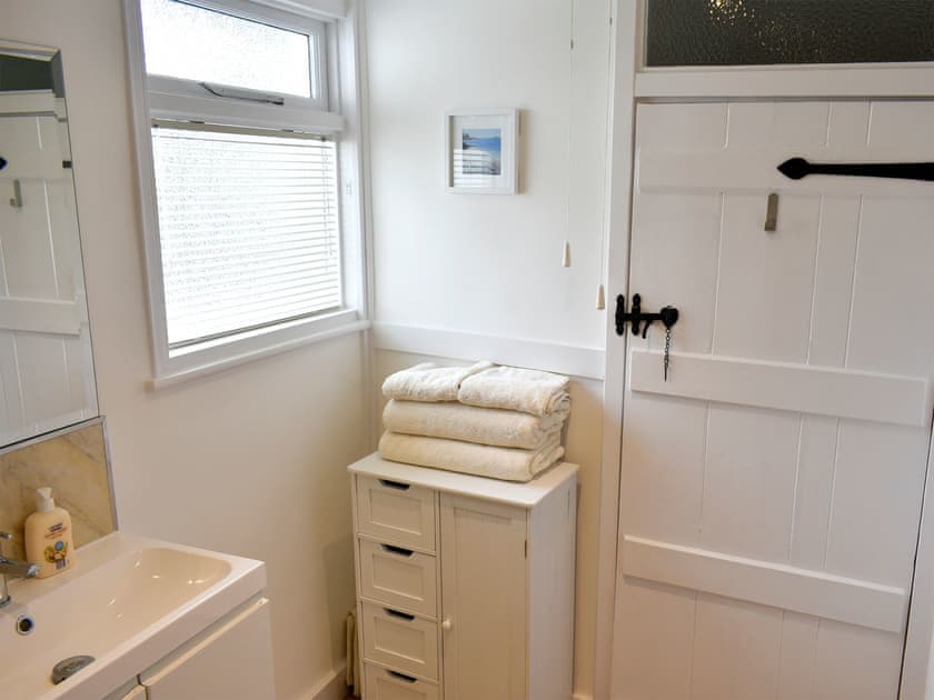 Shower room | Manor Cottage, Findon, near Worthing