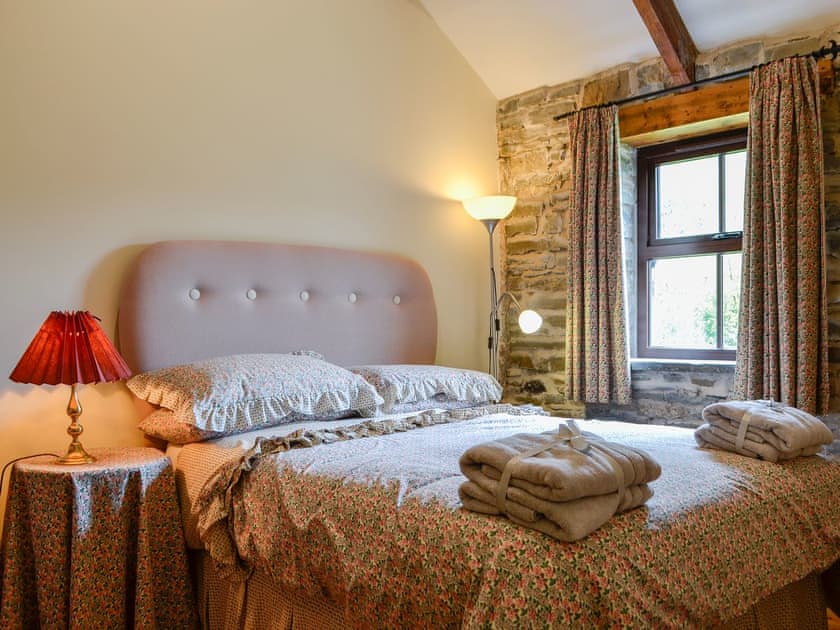 Inviting double bedded room | Ty Hir, Pontyates, near Kidwelly