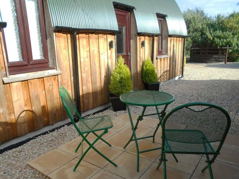 Sitting-out-area | Holly’s Barn, East Brent, near Burnham-on-Sea