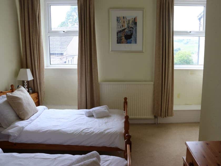 Comfortable twin bedroom | Winville Cottage, Askrigg
