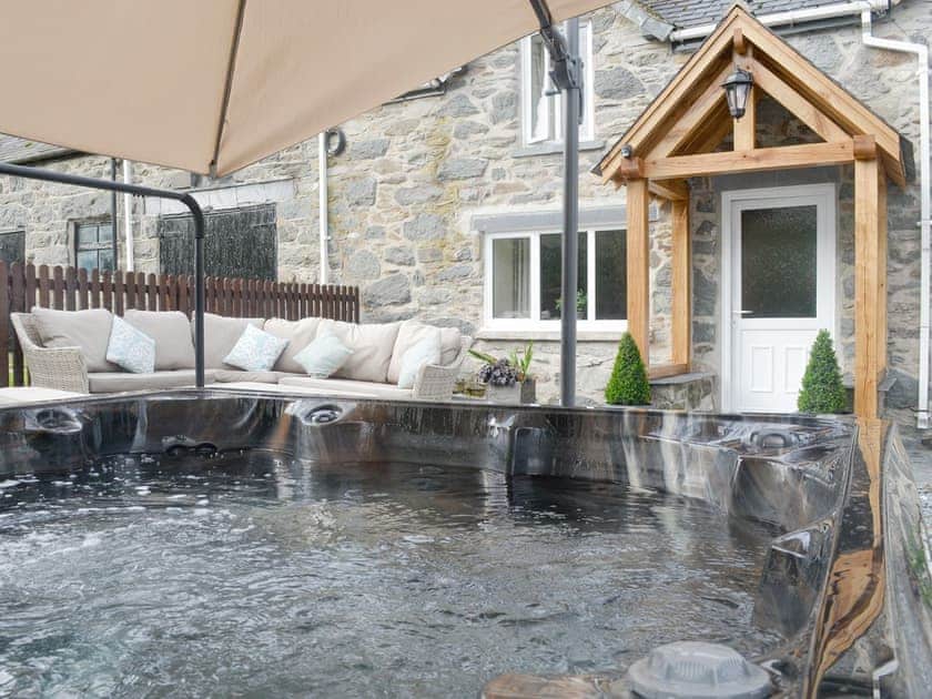Luxurious hot tub | Tyddyn Eli, Llangwm, near Corwen