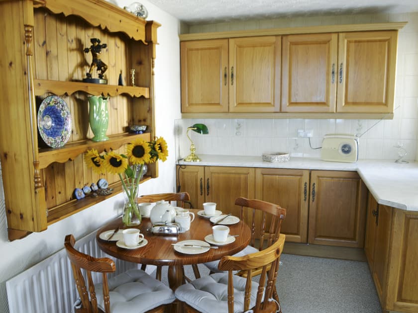 Spacious kitchen/dining room | Violet Cottage, Newbiggin-by-the-Sea