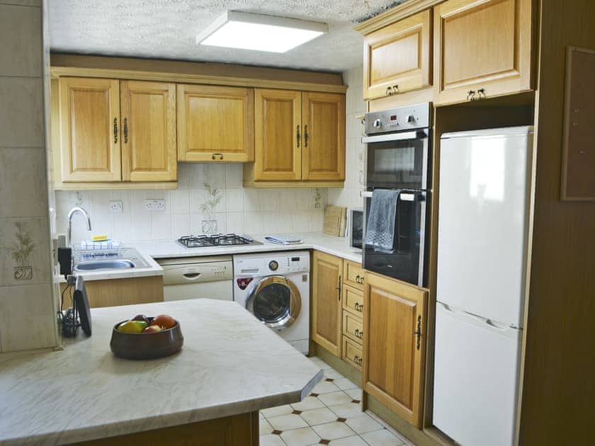 Spacious kitchen/dining room | Violet Cottage, Newbiggin-by-the-Sea