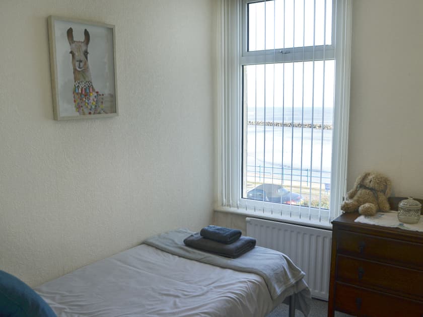 Cosy single bedroom | Violet Cottage, Newbiggin-by-the-Sea