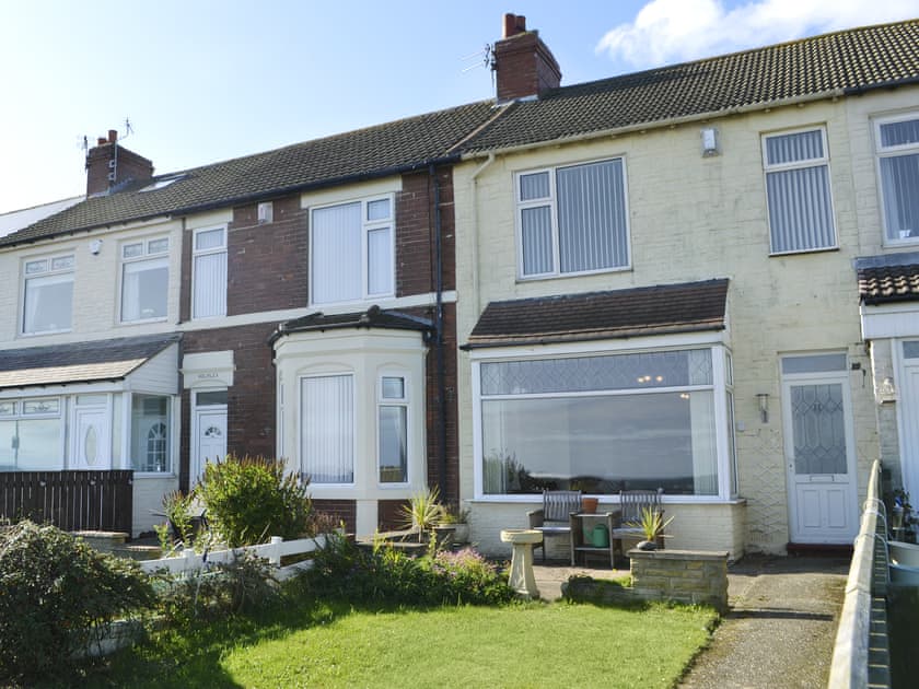 Delightful coastal terraced house | Violet Cottage, Newbiggin-by-the-Sea