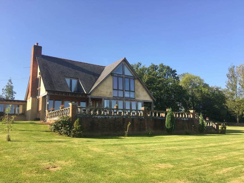 Charming holiday home | The Grange - The Lookout Holidays, Hope-under-Dinmore