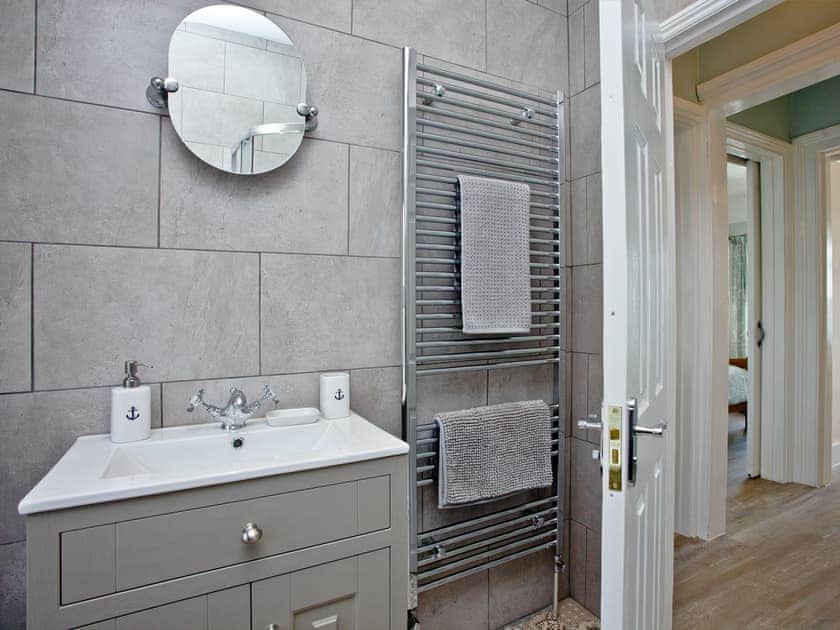 Shower room | Coastguard Cottage, Dawlish