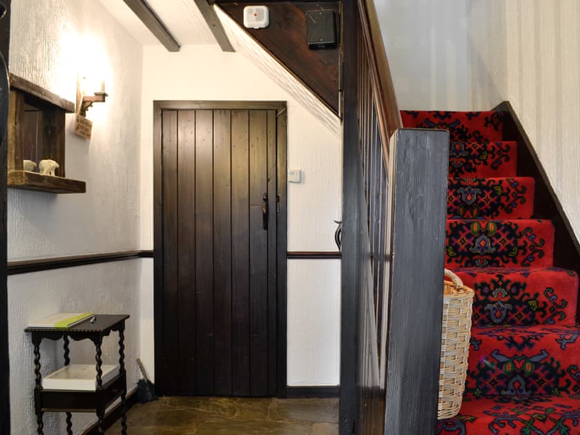 Hallway and stairs | Llys Cyngar, Morfa Bychan, near Porthmadog