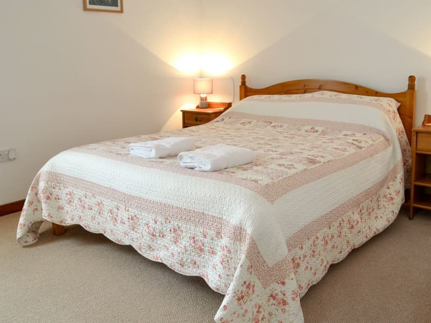 Double bedroom | Orchard Cottage - Church Farm Cottages, Lower Gresham