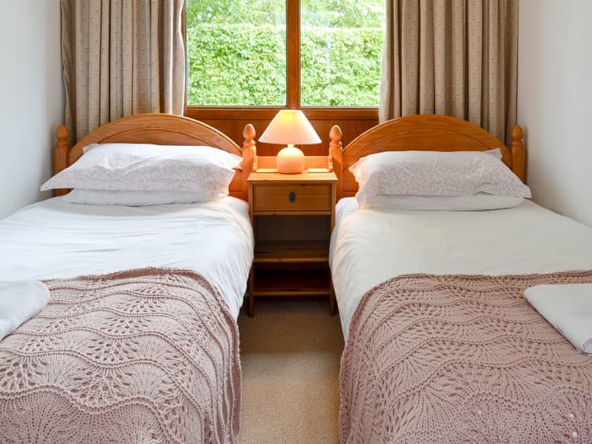 Twin bedroom | Orchard Cottage - Church Farm Cottages, Lower Gresham