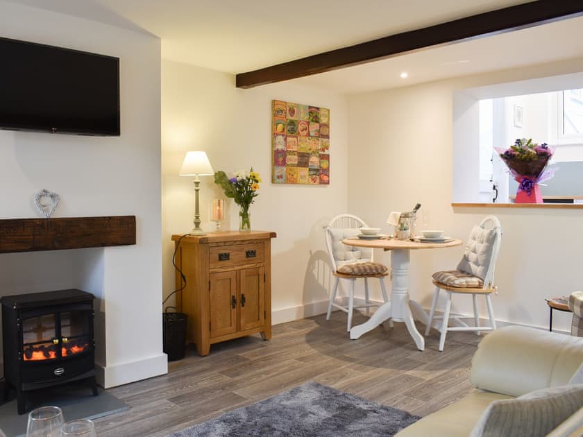 Charming living/dining room | Manor Cottage, Findon, near Worthing