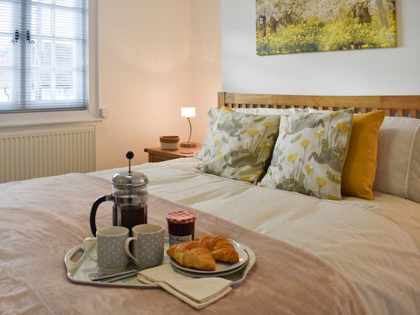 Relaxing bedroom with kingsize bed | Manor Cottage, Findon, near Worthing
