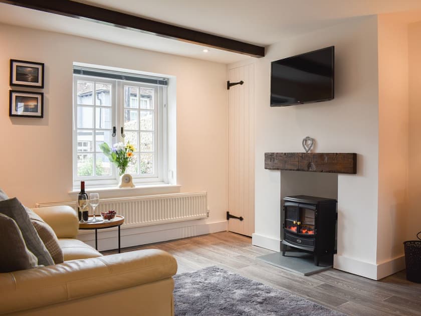 Beautiful beamed living room | Manor Cottage, Findon, near Worthing