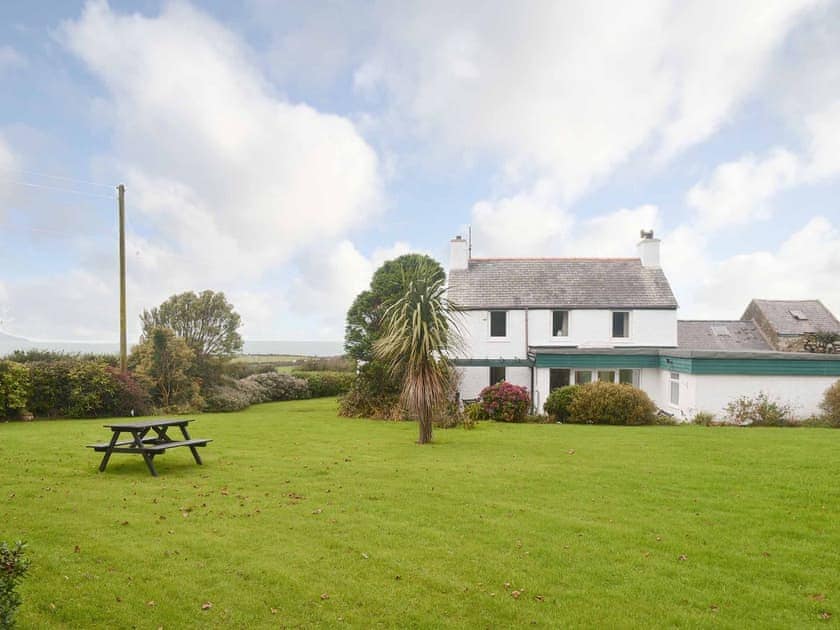 Beautiful detached property with enclosed garden | Hen Ysgol, Llanfaethlu, Anglesey