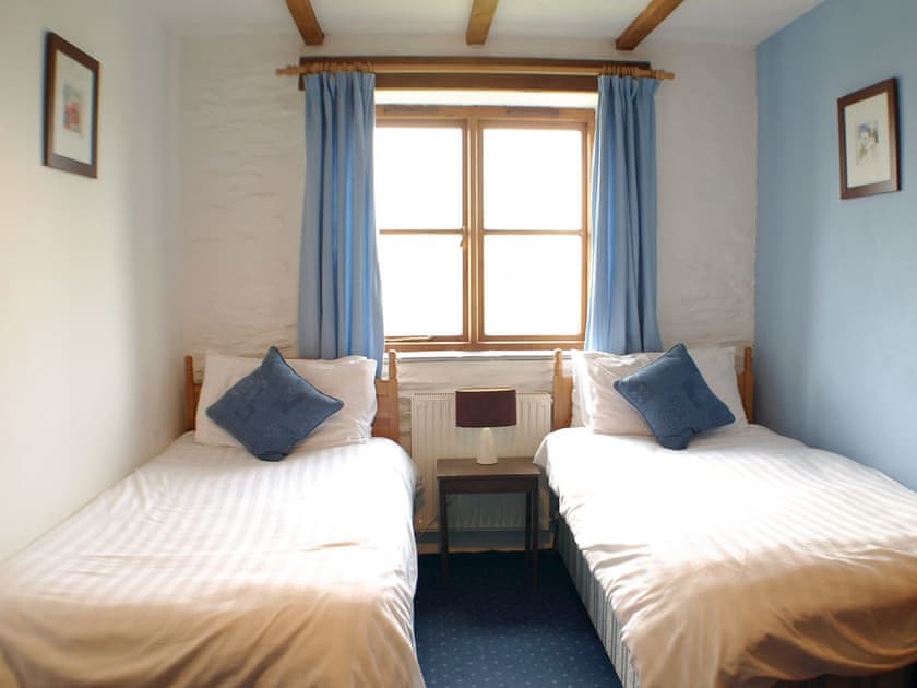 Twin bedroom | Rosebud Cottage - Polean Farm Cottages, Pelynt, near Looe