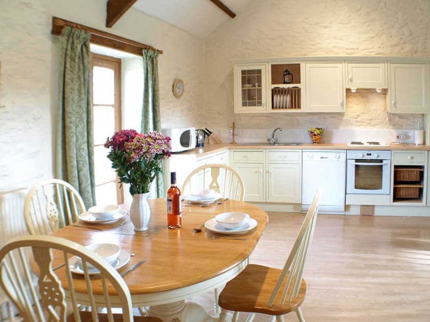 Kitchen/diner | Twinkles Cottage - Polean Farm Cottages, Pelynt, near Looe