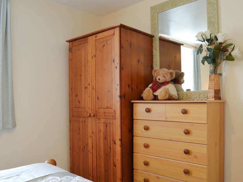 Comfy double bedroom | Old Low Farm Cottage, Aldbrough, near bridlington