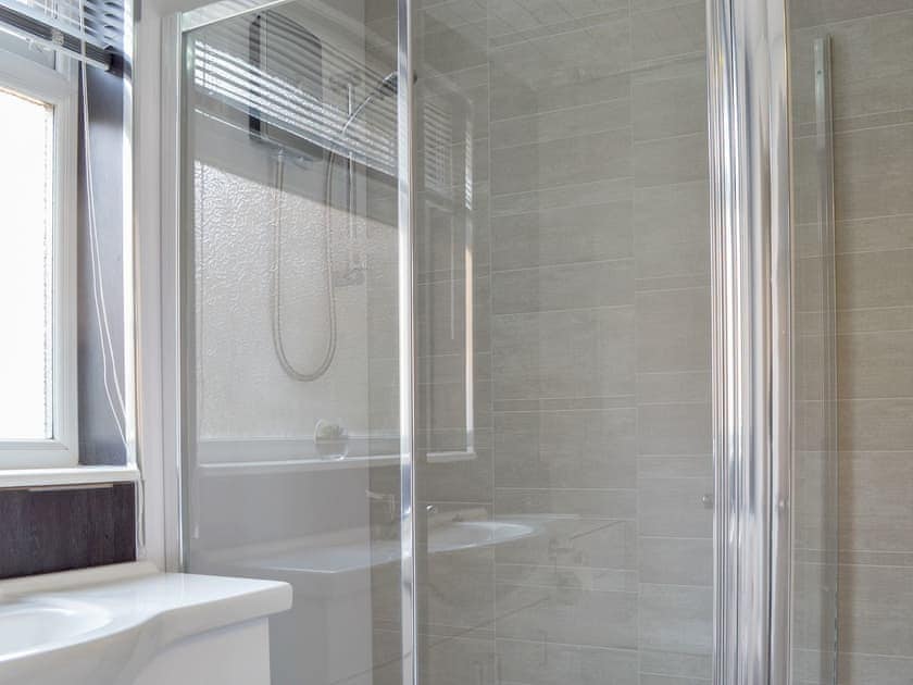 Shower room | Old Low Farm Cottage, Aldbrough, near bridlington